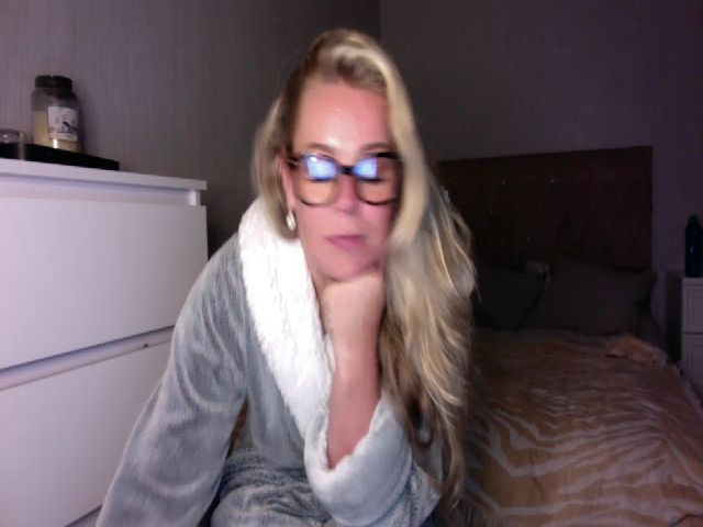 Live sex webcam photo for LaraTomkins #273441548