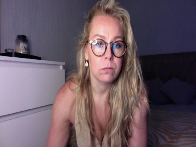 Live sex webcam photo for LaraTomkins #273536809