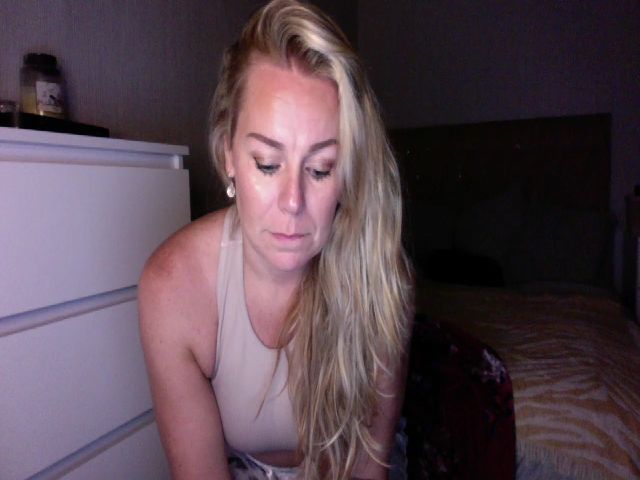 Live sex webcam photo for LaraTomkins #273543308