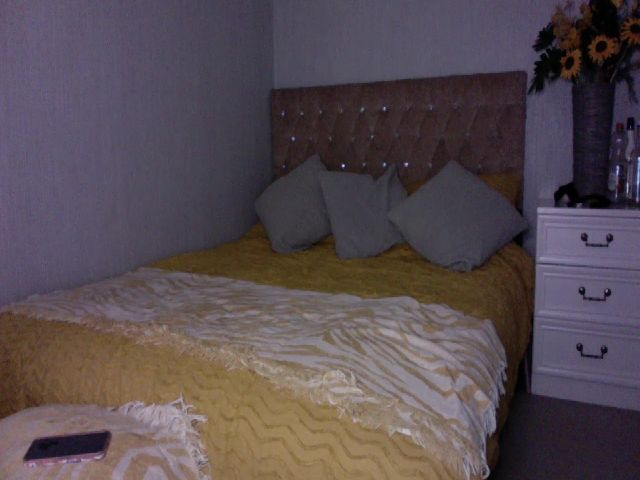 Live sex webcam photo for LaraTomkins #273619786