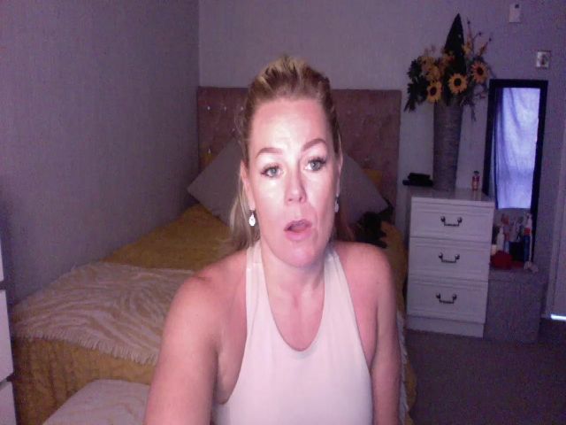 Live sex webcam photo for LaraTomkins #273733112