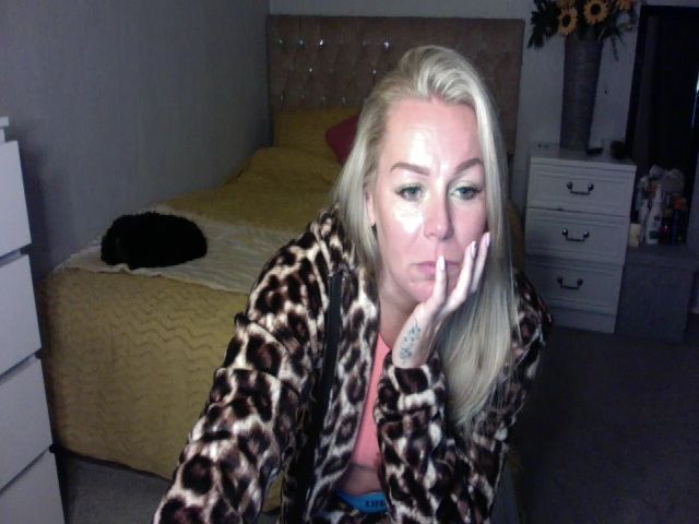 Live sex webcam photo for LaraTomkins #273799738