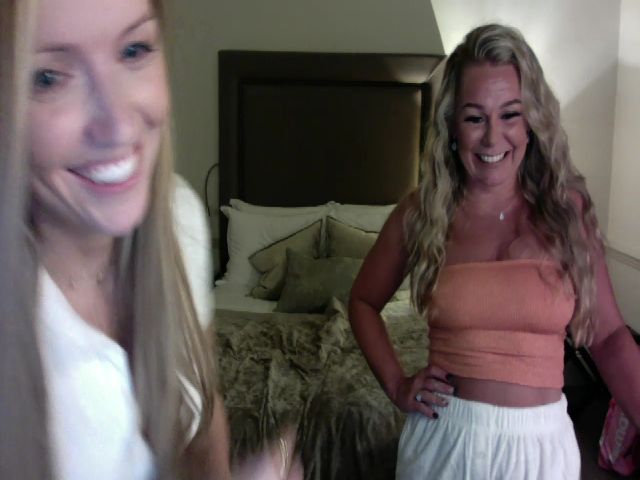 Live sex webcam photo for LaraTomkins #273935086