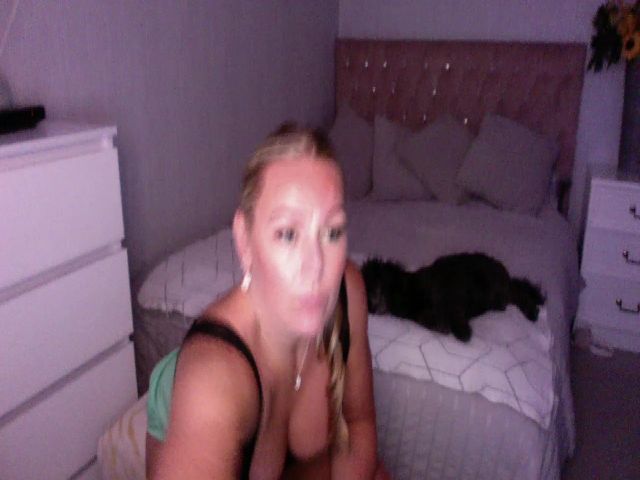 Live sex webcam photo for LaraTomkins #273950864