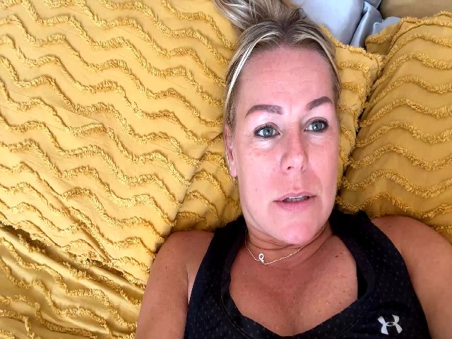 Live sex webcam photo for LaraTomkins #274001493