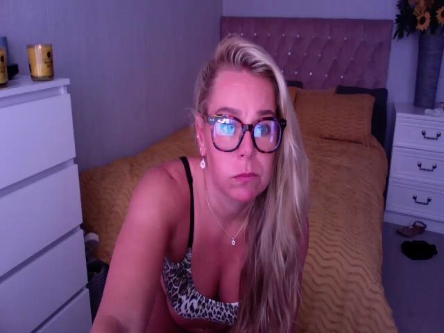 Live sex webcam photo for LaraTomkins #274019435