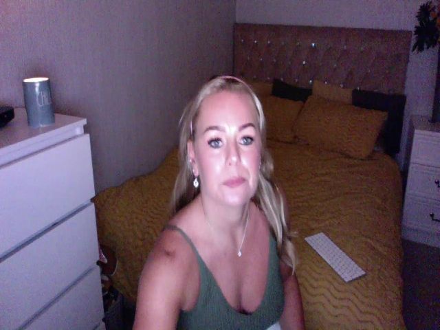 Live sex webcam photo for LaraTomkins #274035579