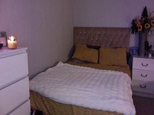 Live sex webcam photo for LaraTomkins #274141180