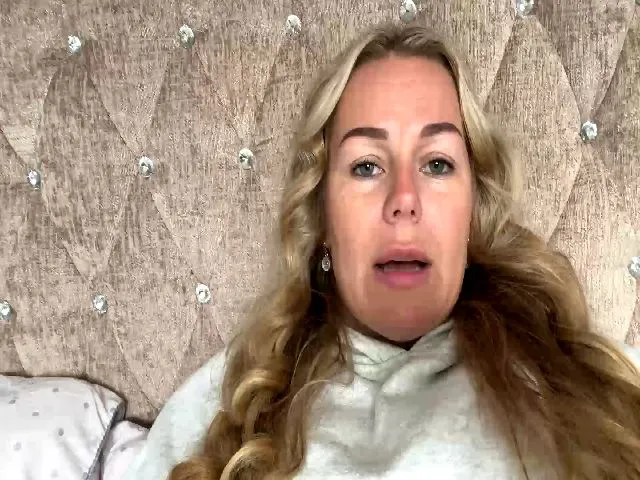 Live sex webcam photo for LaraTomkins #274198624