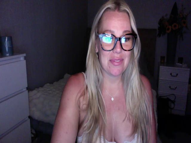 Live sex webcam photo for LaraTomkins #274303847