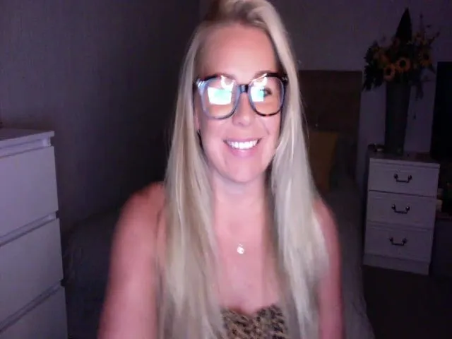 Live sex webcam photo for LaraTomkins #274385538