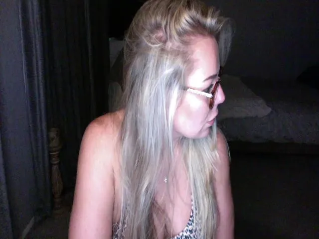 Live sex webcam photo for LaraTomkins #274464803