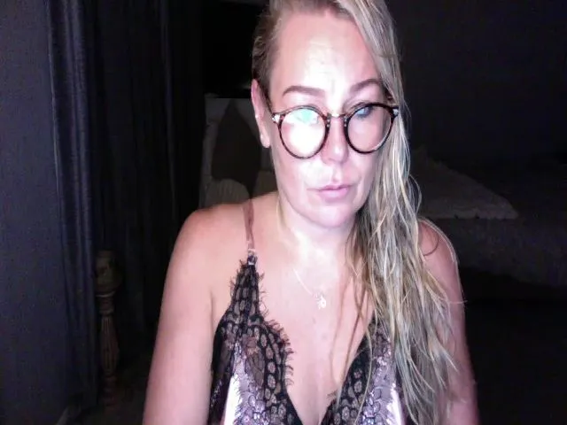 Live sex webcam photo for LaraTomkins #274475317