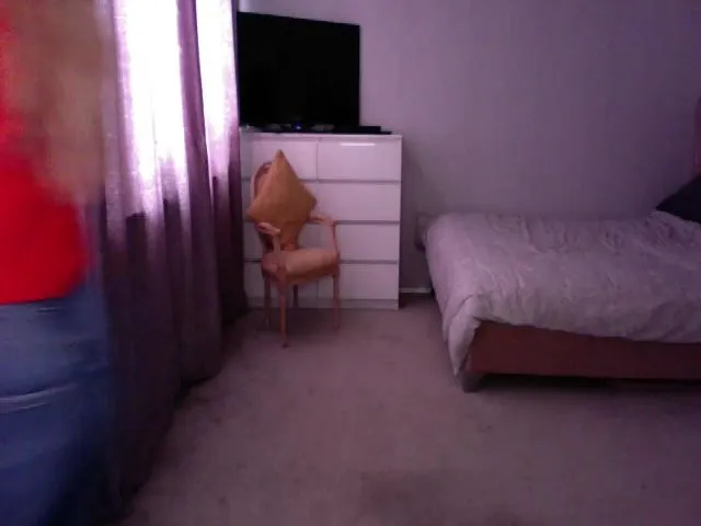 Live sex webcam photo for LaraTomkins #274591808