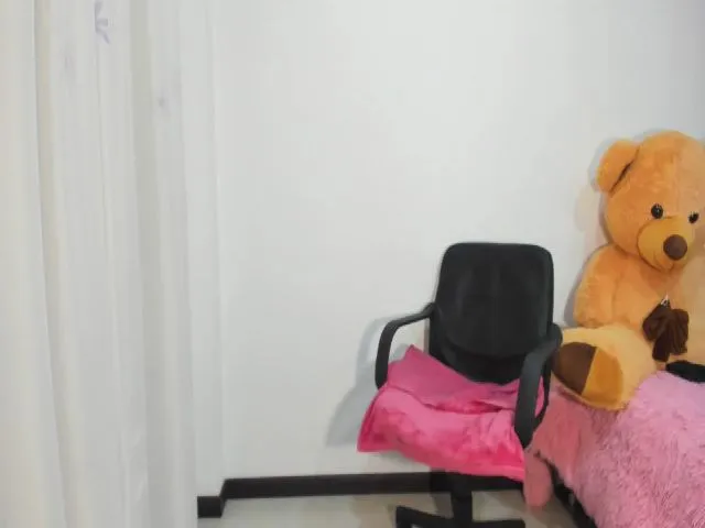 Live sex webcam photo for Lara_belu #273383067