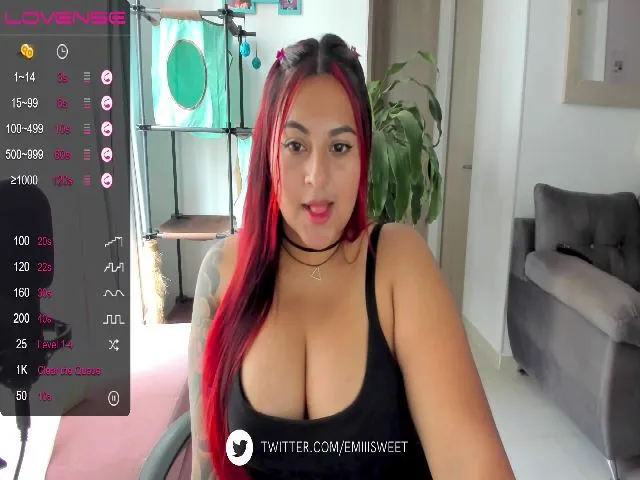 Live sex webcam photo for LatinEmily #274405031