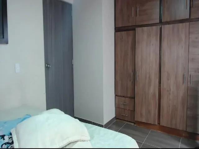 Live sex webcam photo for Latina2hot69 #272552757