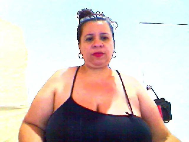 Live sex webcam photo for LatinaBigAss4 #271702532