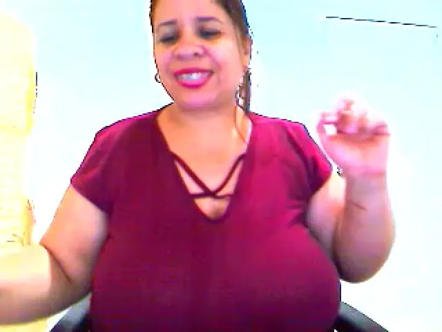 Live sex webcam photo for LatinaBigAss4 #271728543