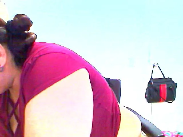 Live sex webcam photo for LatinaBigAss4 #271752776