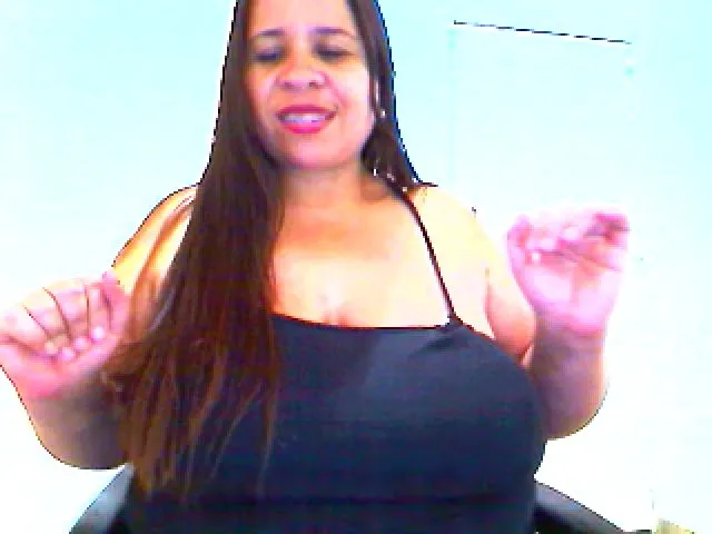 Live sex webcam photo for LatinaBigAss4 #271949876