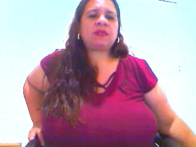 Live sex webcam photo for LatinaBigAss4 #272303269