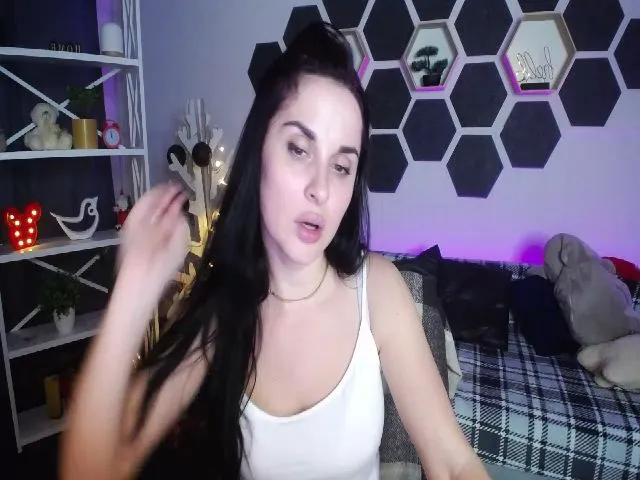 Live sex webcam photo for LauraMinour #271879691