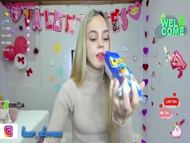 Live sex webcam photo for Laura_Lovee_ #272553784