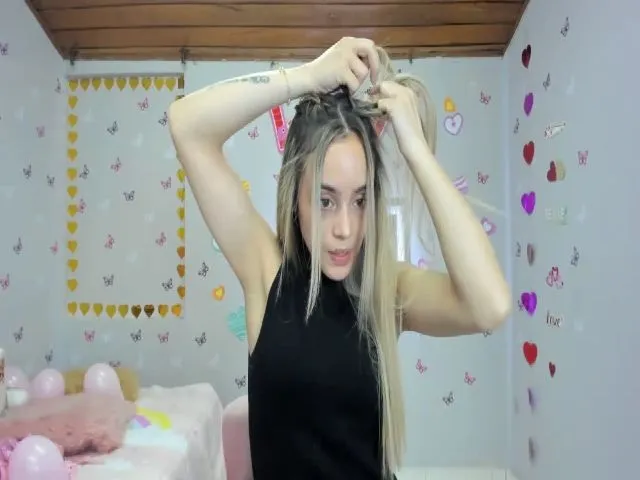Live sex webcam photo for Laura_Lovee_ #272802252