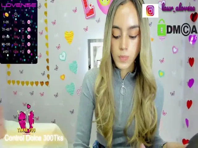 Live sex webcam photo for Laura_Lovee_ #273370773