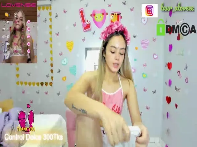 Live sex webcam photo for Laura_Lovee_ #273485642