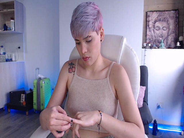 Live sex webcam photo for Laura_R23 #272349089