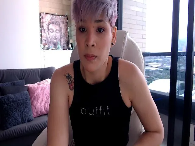 Live sex webcam photo for Laura_R23 #272362941