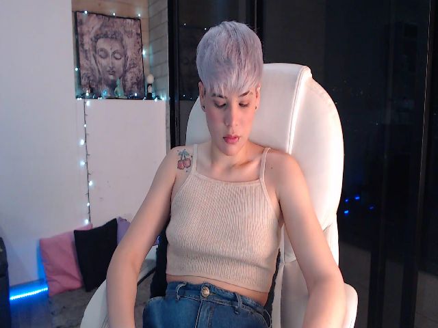 Live sex webcam photo for Laura_R23 #272407602