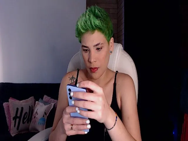 Live sex webcam photo for Laura_R23 #272571466