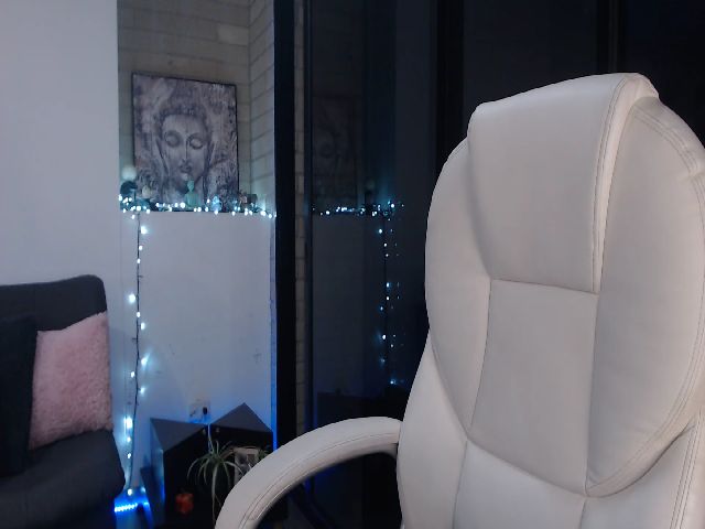 Live sex webcam photo for Laura_R23 #272705699