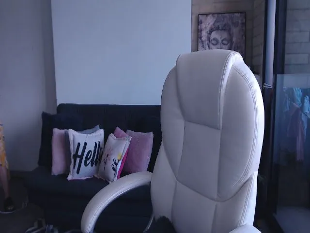 Live sex webcam photo for Laura_R23 #272736784