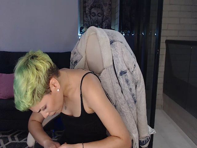 Live sex webcam photo for Laura_R23 #273007583