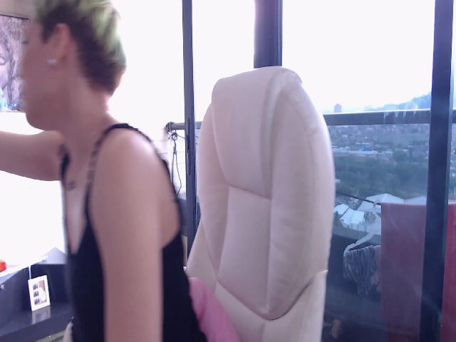 Live sex webcam photo for Laura_R23 #273102324