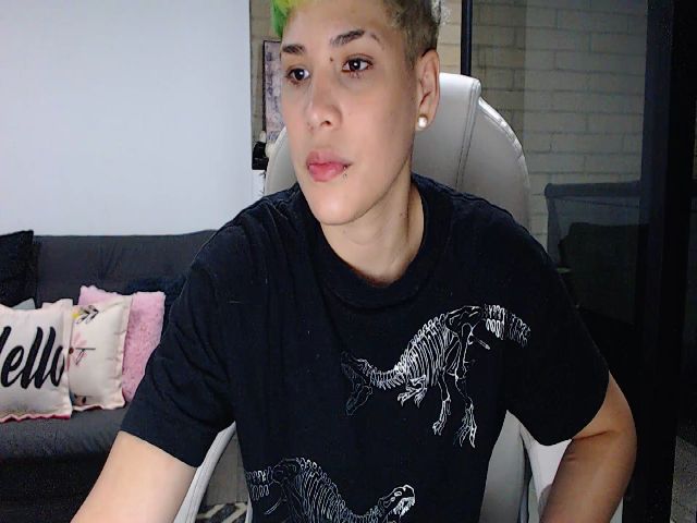 Live sex webcam photo for Laura_R23 #273278234