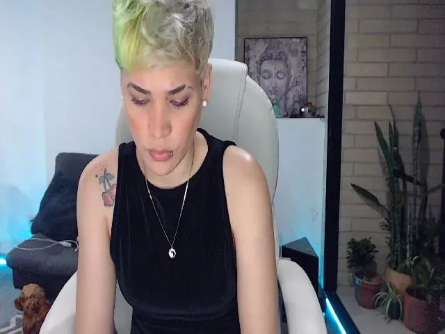 Live sex webcam photo for Laura_R23 #273374233