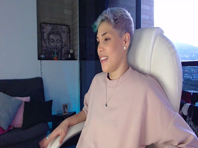 Live sex webcam photo for Laura_R23 #273430818