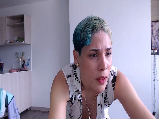 Live sex webcam photo for Laura_R23 #273574648