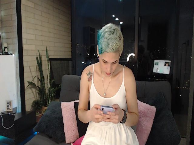 Live sex webcam photo for Laura_R23 #273595858