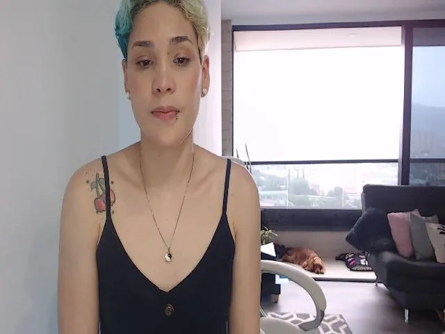 Live sex webcam photo for Laura_R23 #273680300