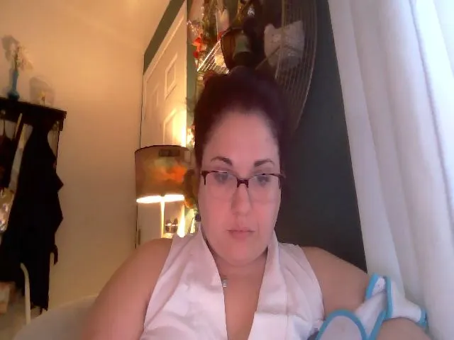 Live sex webcam photo for Laural55 #271795878