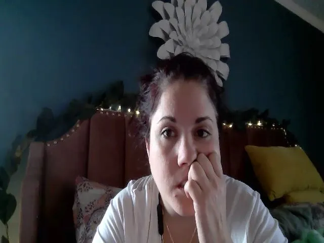 Live sex webcam photo for Laural55 #271921427