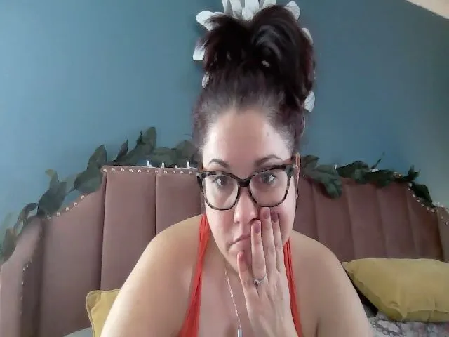 Live sex webcam photo for Laural55 #271981416