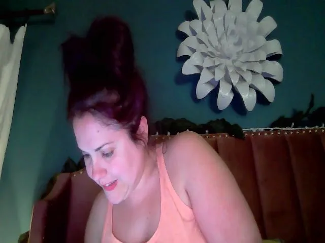 Live sex webcam photo for Laural55 #272170194