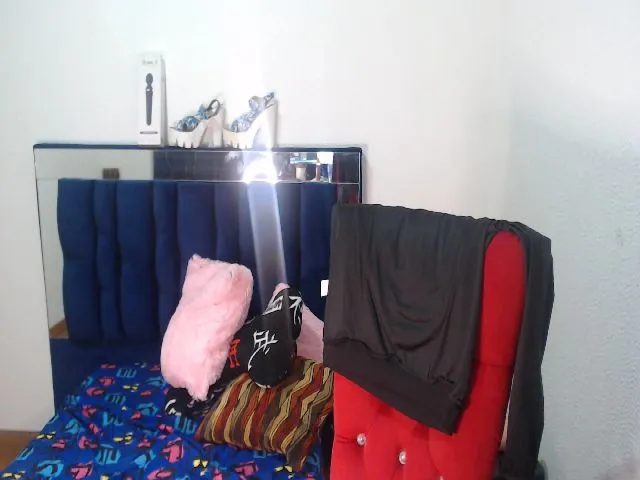 Live sex webcam photo for LaurenMarlyn #272736998